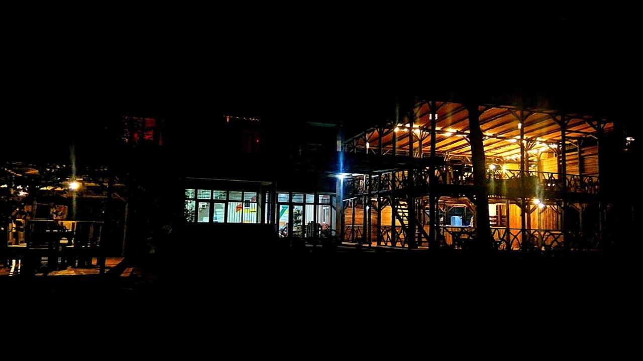 Jinja Backpackers Hostel Exterior photo