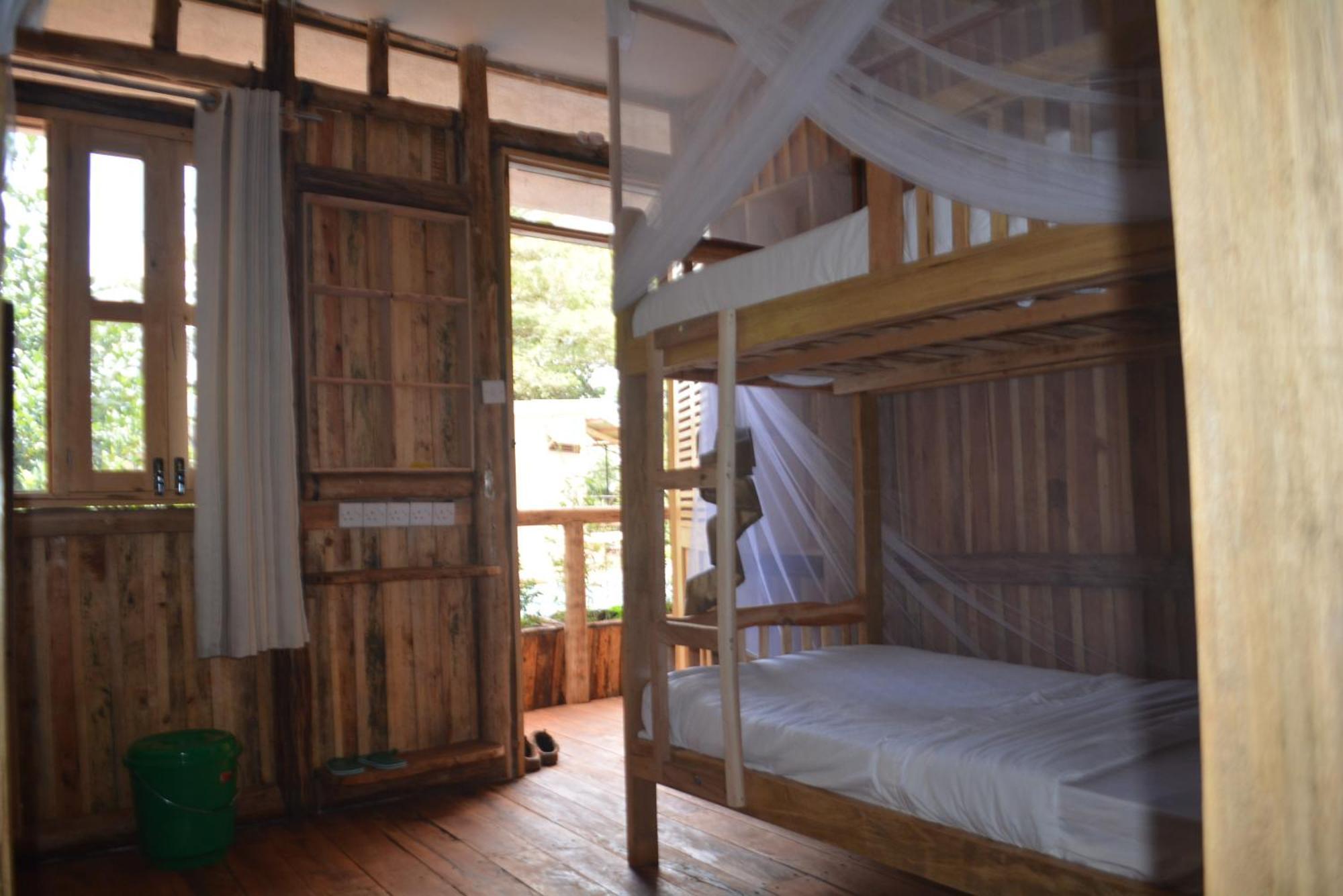 Jinja Backpackers Hostel Exterior photo