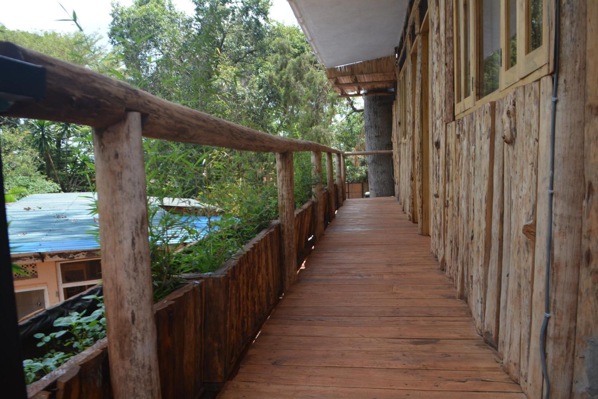 Jinja Backpackers Hostel Exterior photo
