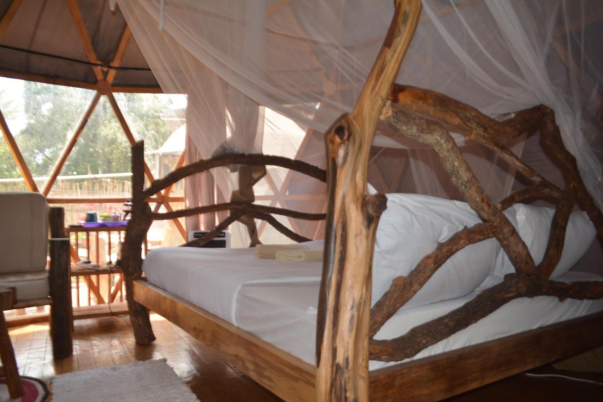 Jinja Backpackers Hostel Exterior photo